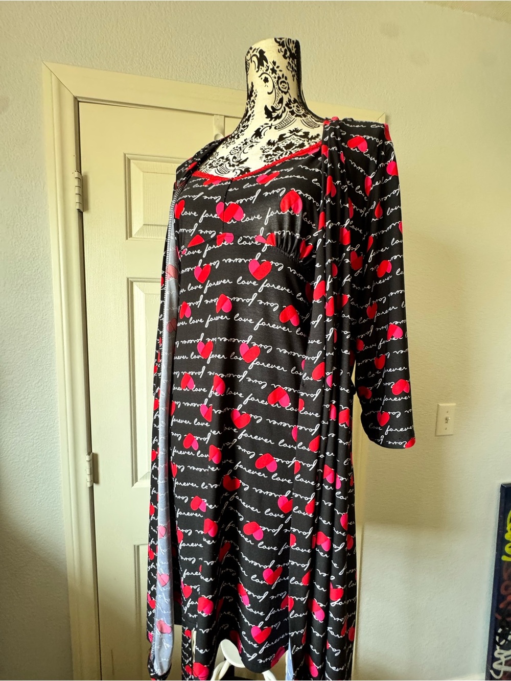 3/$15 Rene Rofe Black Sleepwear Robe & Slip with Red Heart Print - Picture 4 of 7